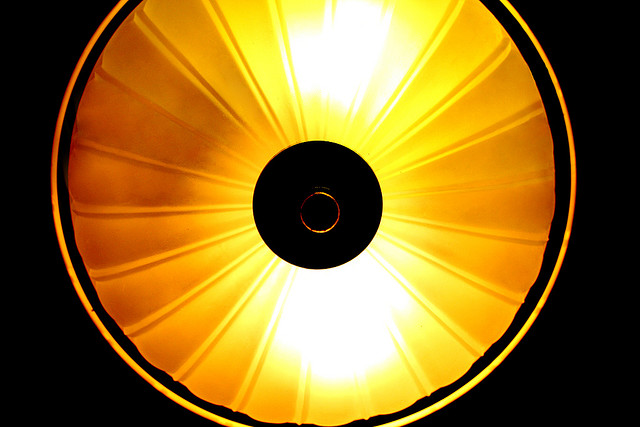 This lamp is controlled by an Android phone, and I want one right now