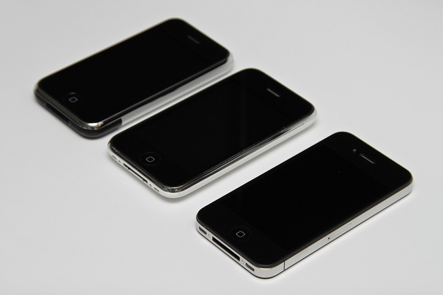 Apple Germany forced to stop online sales of iPhone 3GS, iPhone 4 and iPad 2 3G