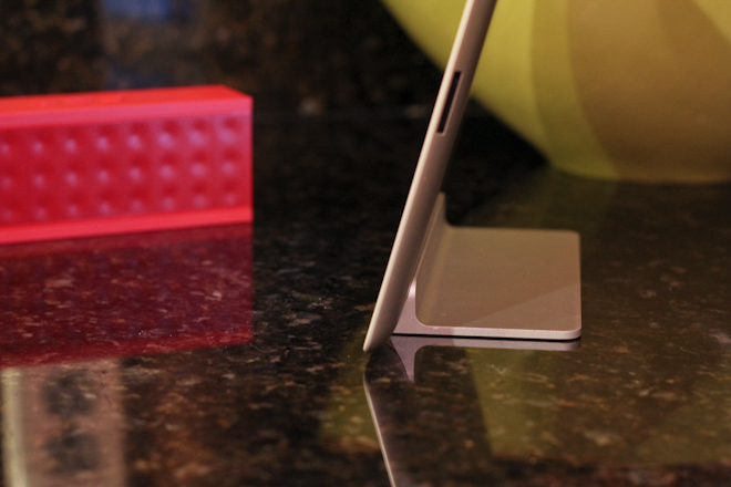 Review: The Ten One Magnus is a wonderfully minimal magnetic stand for iPad 2