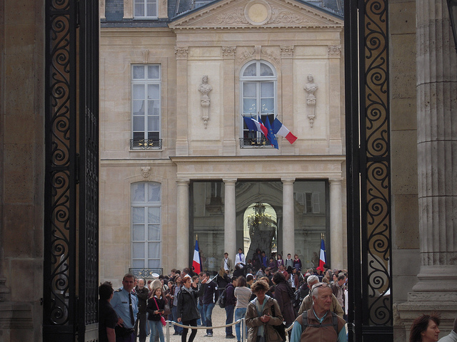 Twitter answers accusations of censorship for closing French anti-Sarkozy accounts