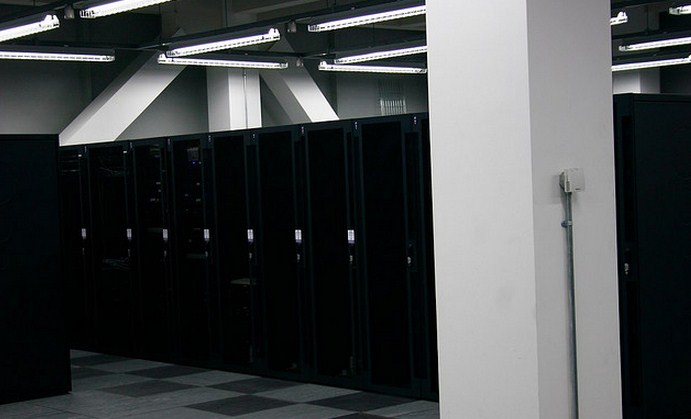 With Windows Server 8, Microsoft plans big cloud push