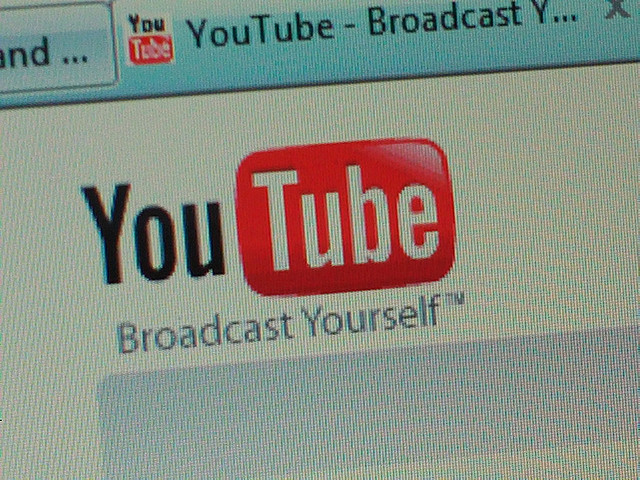 YouTube adds thumbnail previews to its player, lets you scan ahead