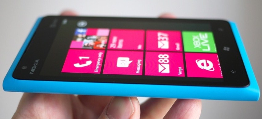 Nokia Lumia 900 review roundup: New phone hits a double, but is no home run