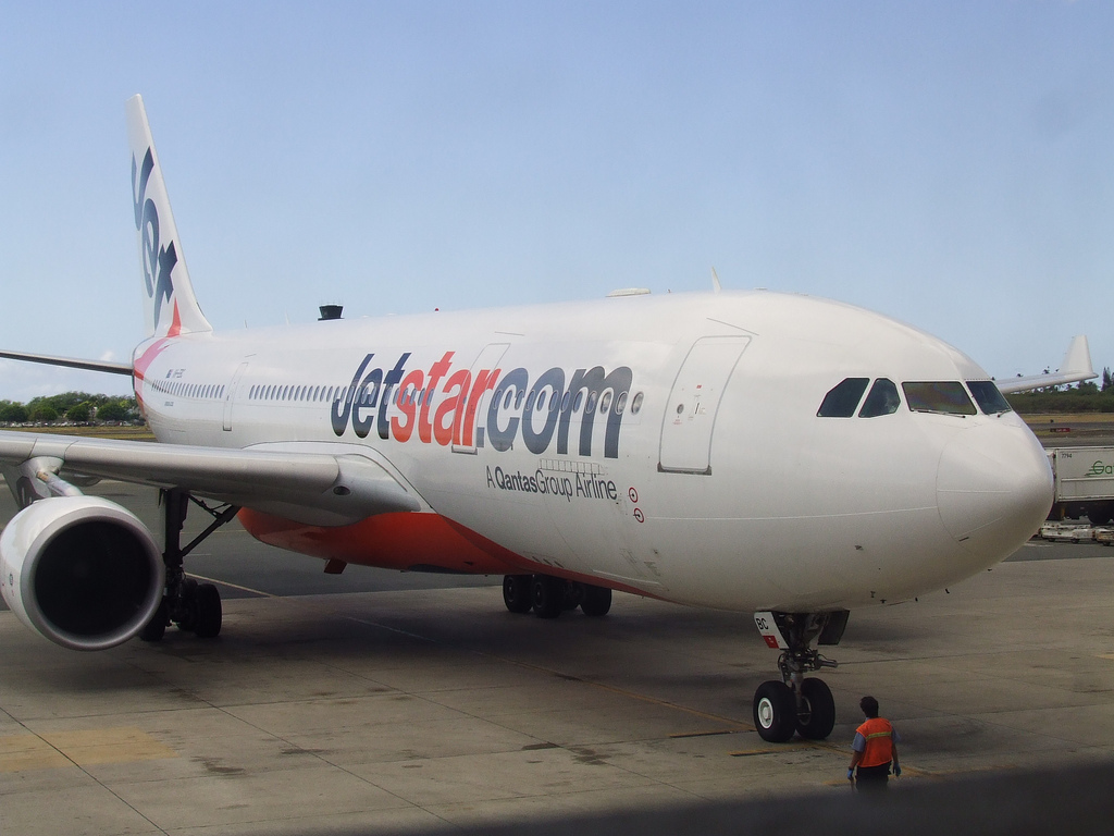 Australian plane aborted landing because its captain was “preoccupied with his phone”