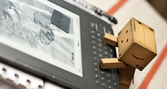 Apple calls e-book suit flawed, says its pricing spurred competition and e-reader advances