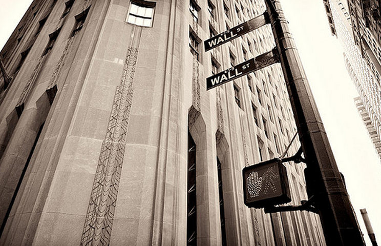 RIM reports revenues of $2.8 billion in its first quarter, loses $0.99 per share, plans to cut 5,000 ...