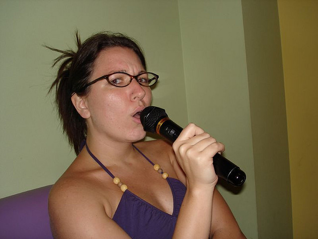 Fetchnotes raises enough money to run its servers for 4 months by singing karaoke