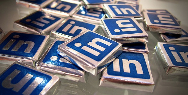 LinkedIn’s iOS app collects and transmits names, emails and notes from your calendar, in plain ...