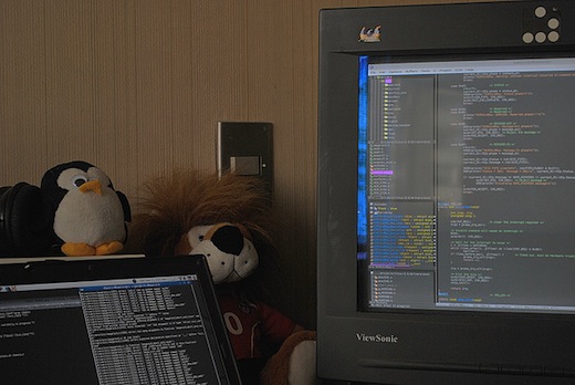 FTW – This is how Linux programmers rock their babies to sleep (video)
