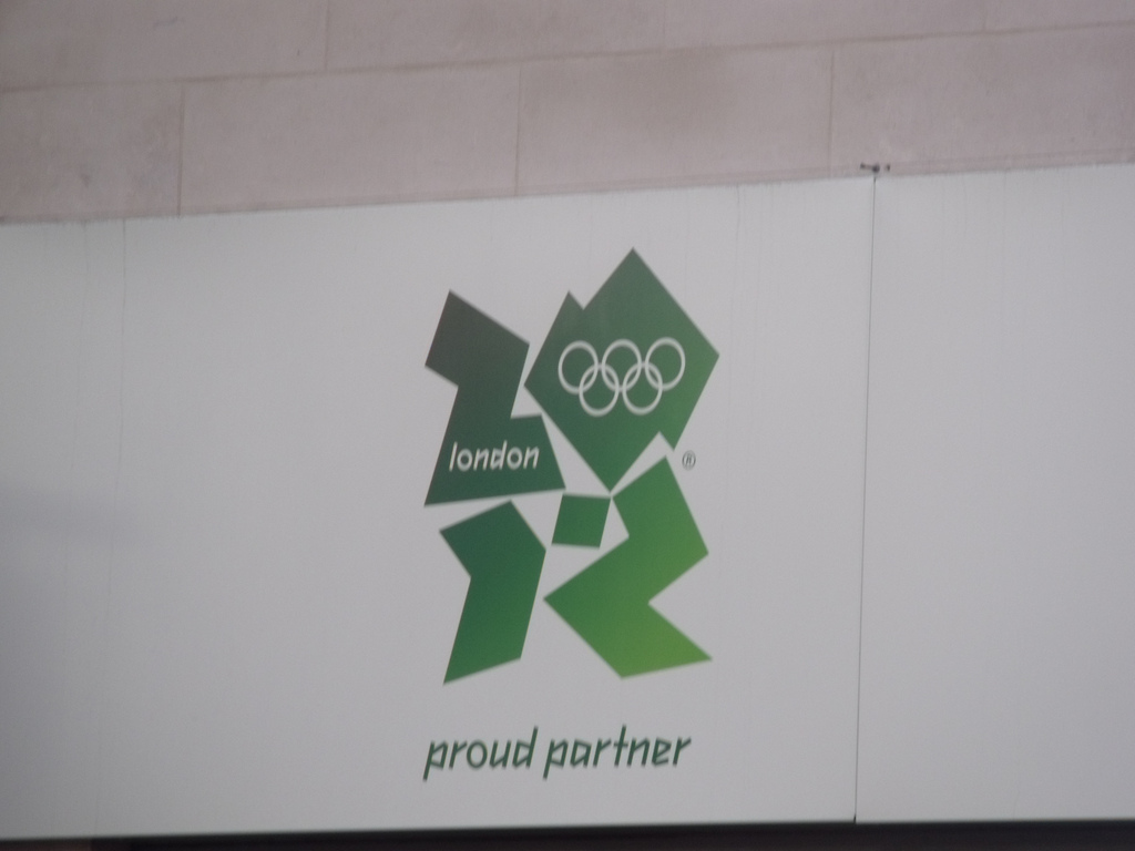 Olympic officials ask Londoners to “take it easy” using phones following TV broadcast issues ...