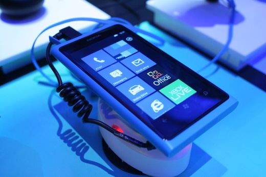 Nokia’s Elop talks Windows Phone, knocks physical keyboards, explains Symbian’s demise