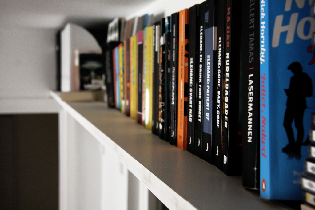 Apple set to replace Orange in rare sponsorship of UK book prize