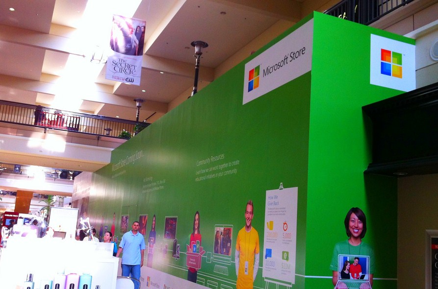 Microsoft ups its holiday store ante: Now 34 locations will blanket the US and parts of Canada