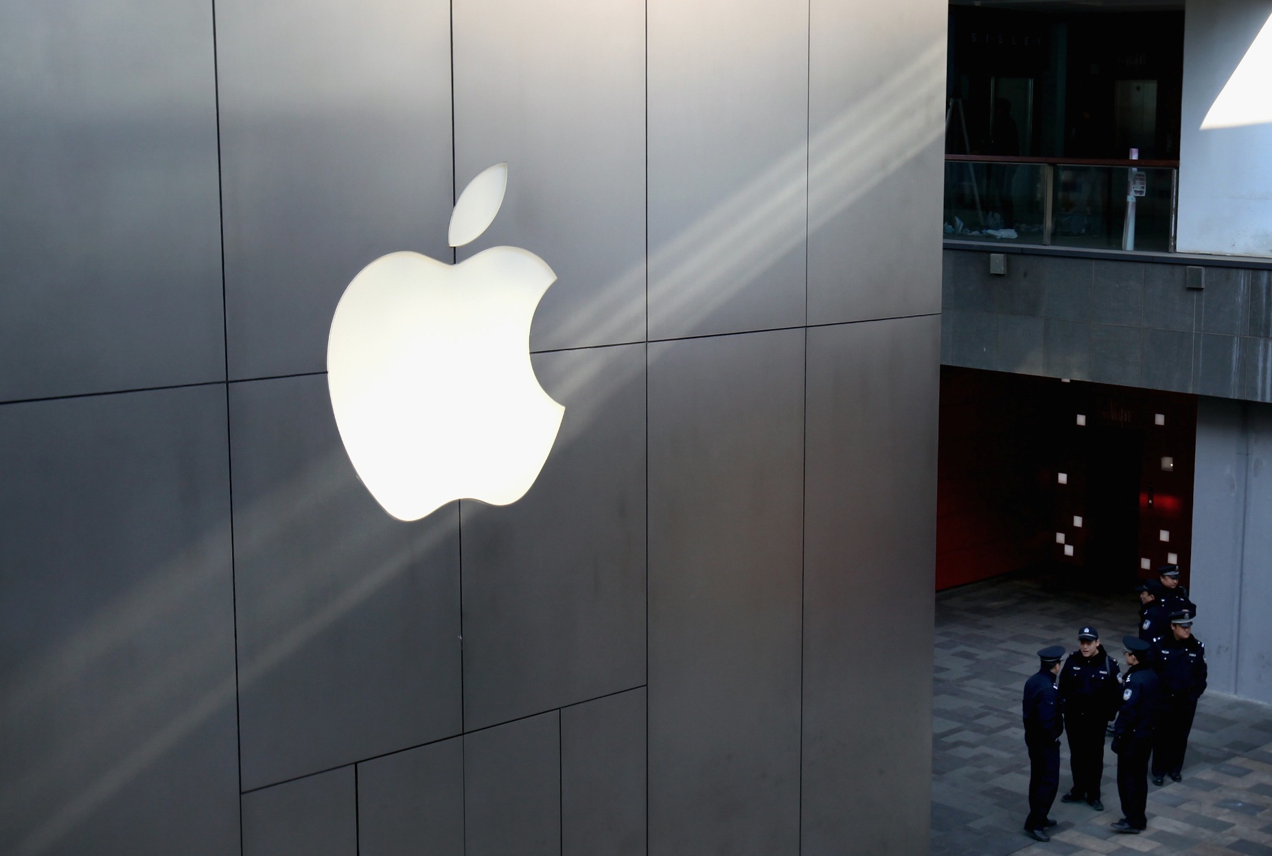 Apple beats in Q4 2012 with $36B revenue, misses on $8.2B profit, $8.67 EPS, 26.9M iPhones, 14M iPads, ...