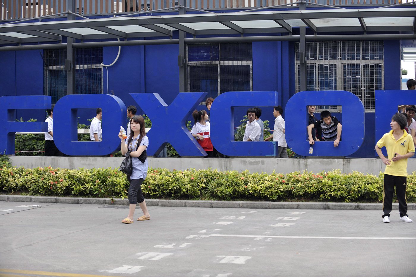 Foxconn admits it breached Chinese labor laws by hiring 14-year-old interns