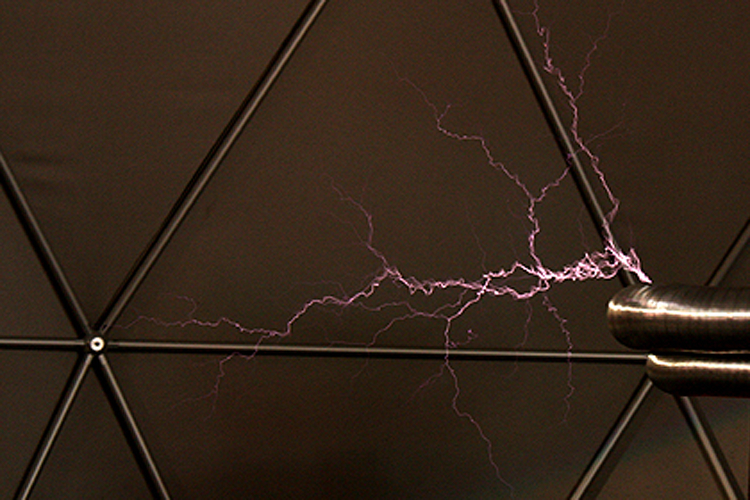 David Blaine gets ‘electrified’ as kids in London use laptops to change the current remotely ...