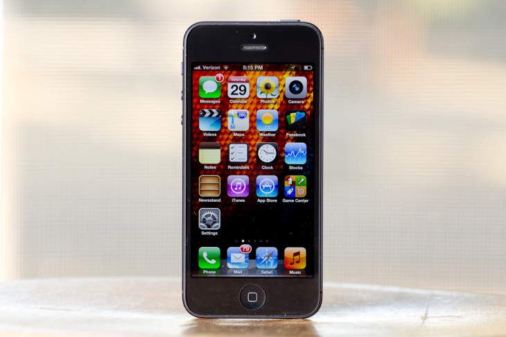 iPhone 5, iPod touch screens unresponsive under rapid diagonal swipes, may be due to in-cell tech