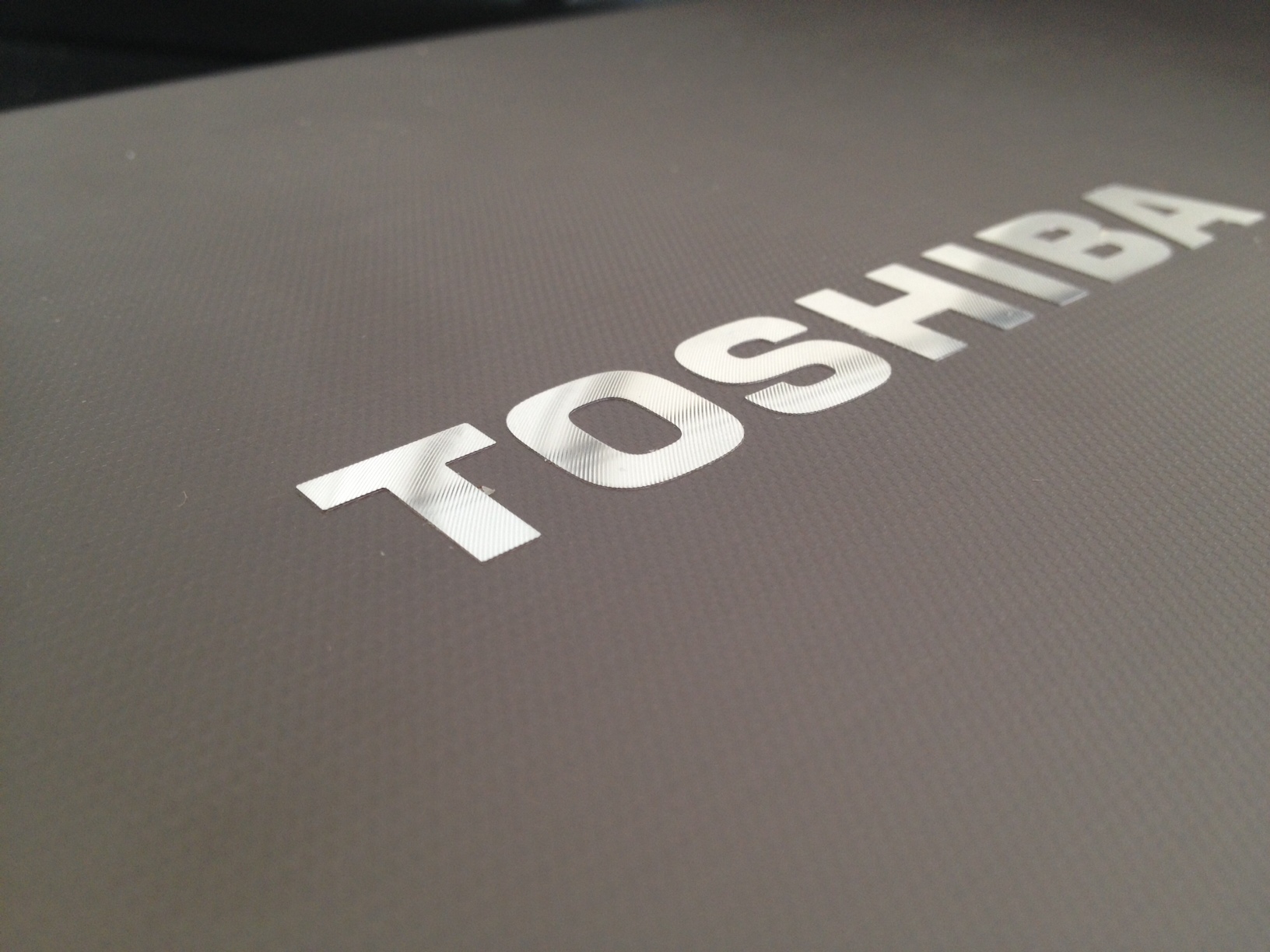 Toshiba P875 review – A workhorse of a laptop that might break your back but not your bank