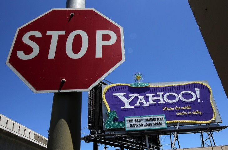 Yahoo To Trim Its Messenger Im Client On December 14