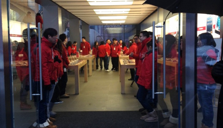 Apple sets new China record as iPhone 5 sales top 2 million in opening weekend