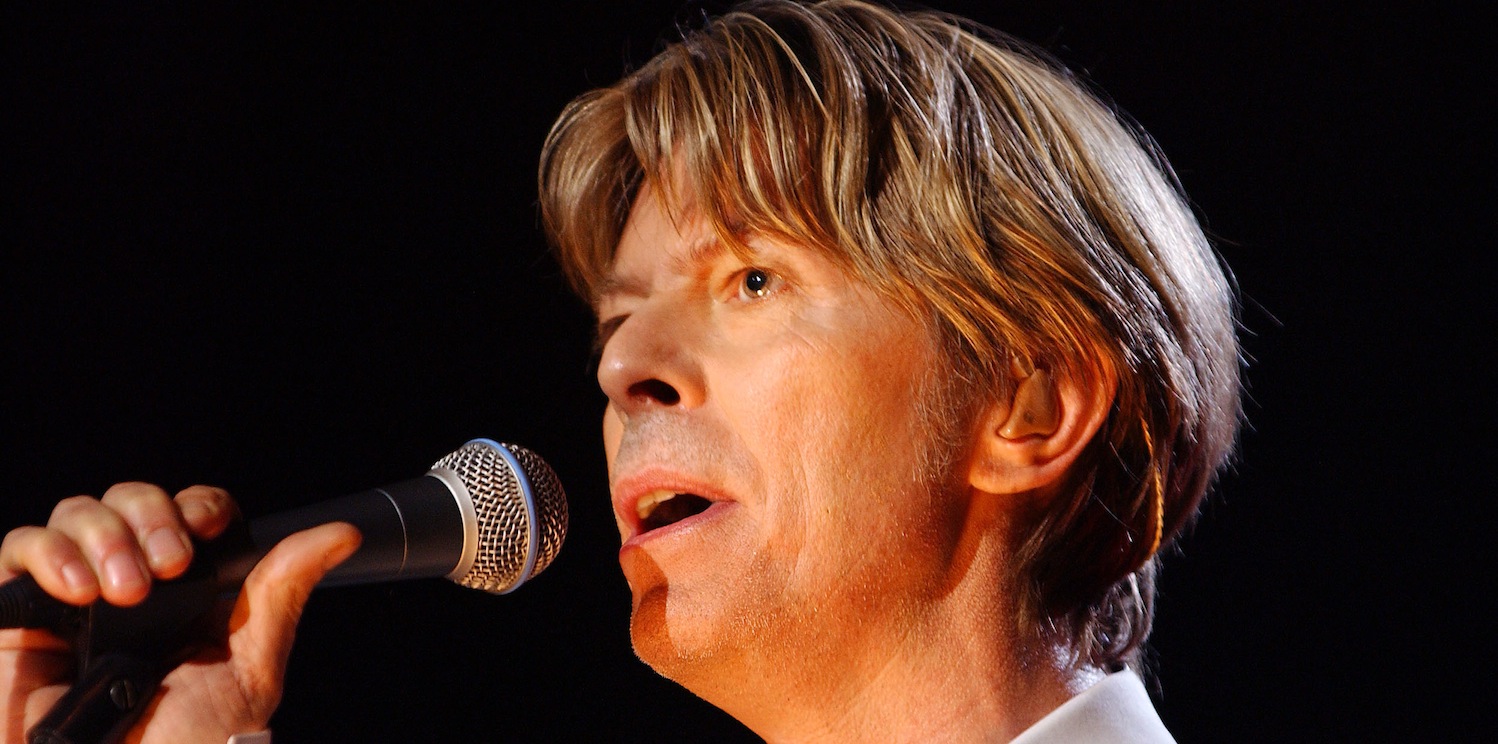 Returning after 10 years away, David Bowie embraces digital with iTunes-exclusive single