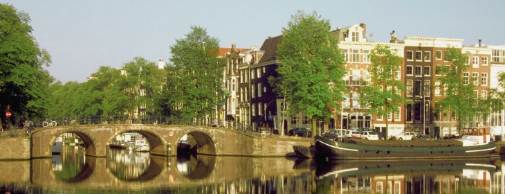 TomTom launches an iPhone app for its taxi service, still only available in the Netherlands