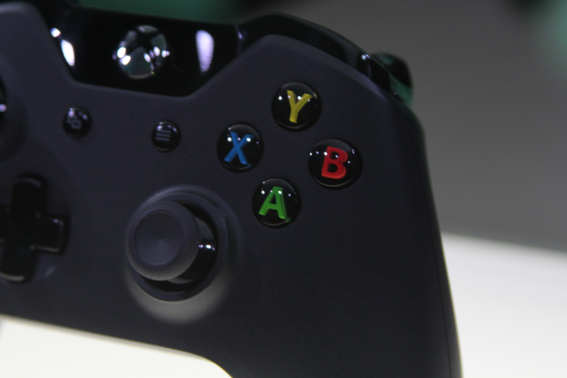 Eyes on the Xbox One: An edgy beast with a new controller and Kinect sensor1920 x 1280