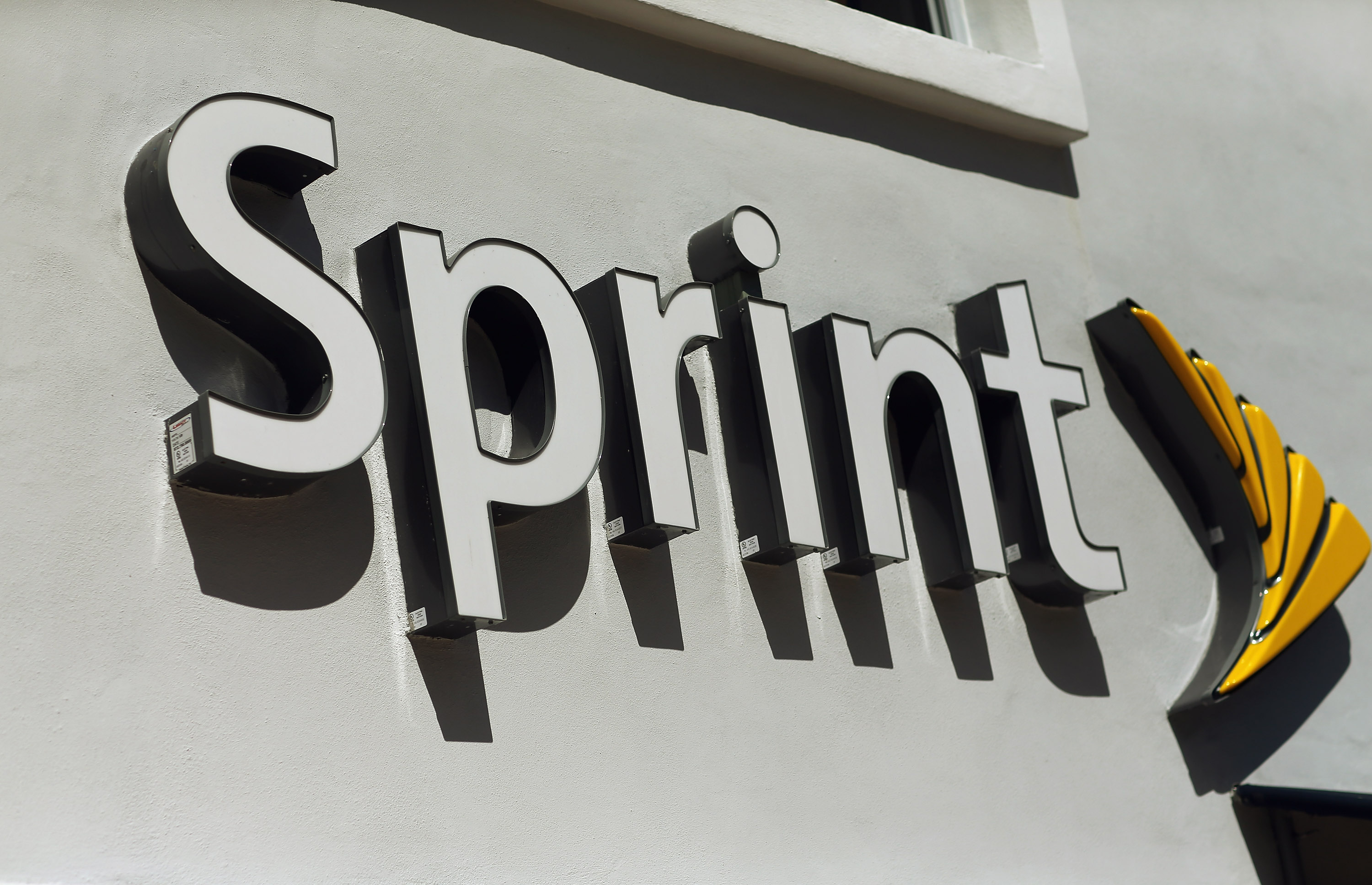 Sprint shareholders ‘overwhelmingly approve’ merger with SoftBank