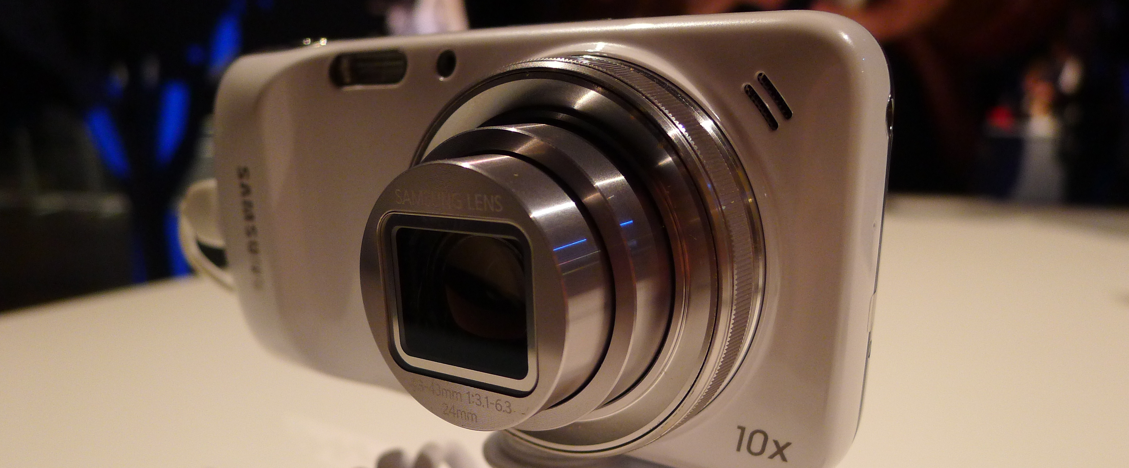 Hands-on with the Samsung Galaxy S4 Zoom, a high-end Android smartphone packing a mighty 16MP camera