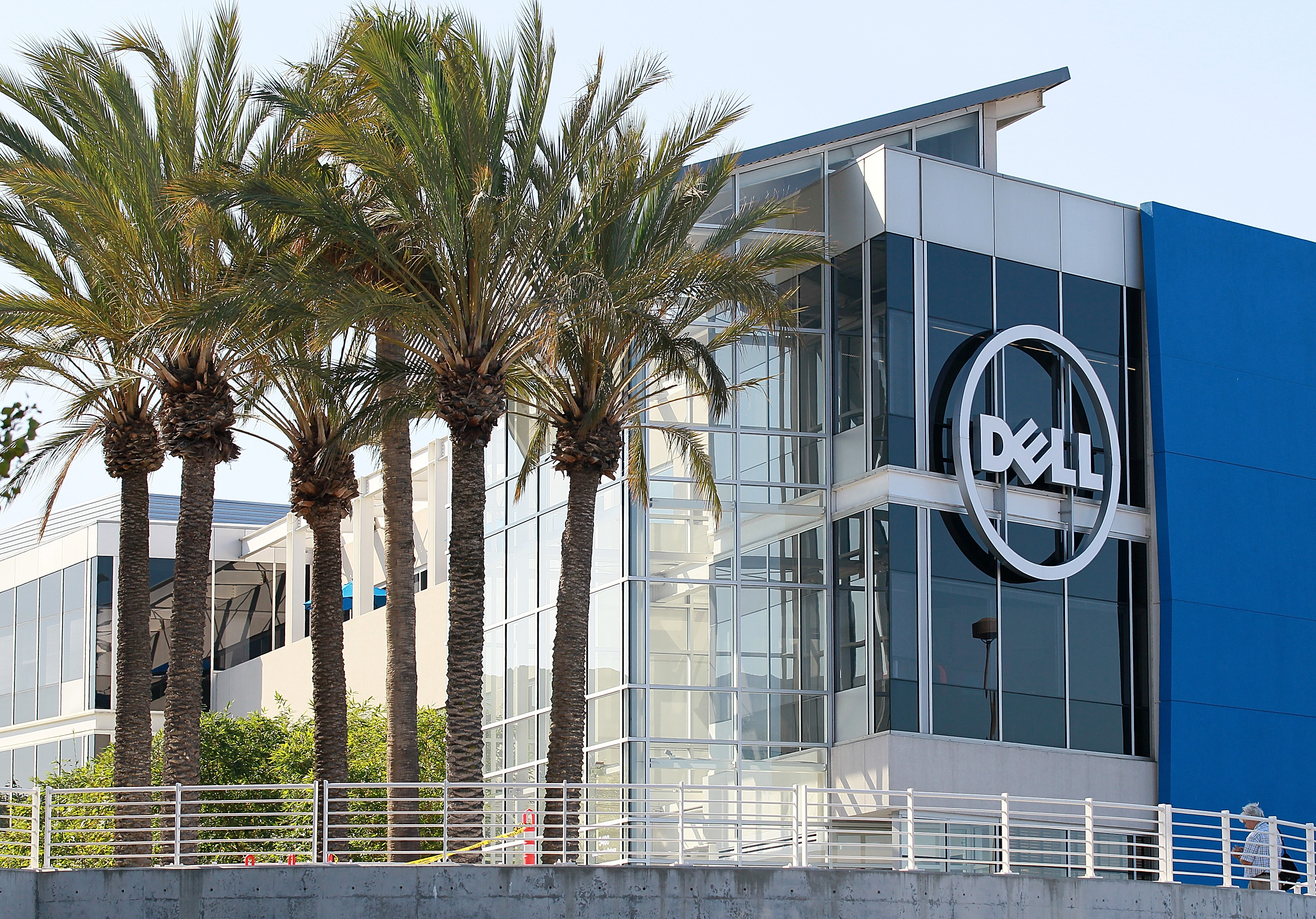 Investor Carl Icahn suing Dell and its board in continued bid to block CEO’s efforts to go private