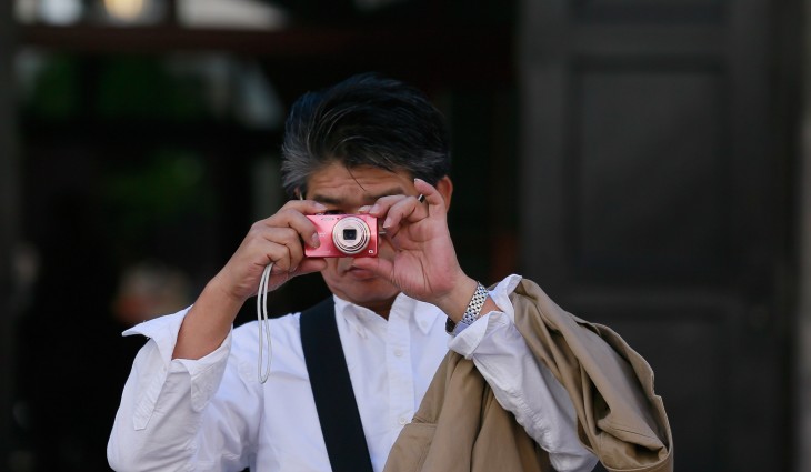 Smartphones and near real-time sharing have killed photo albums on Facebook. That sucks