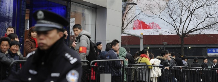 No more iRiots: Why Apple fans in China prefer to buy from carriers