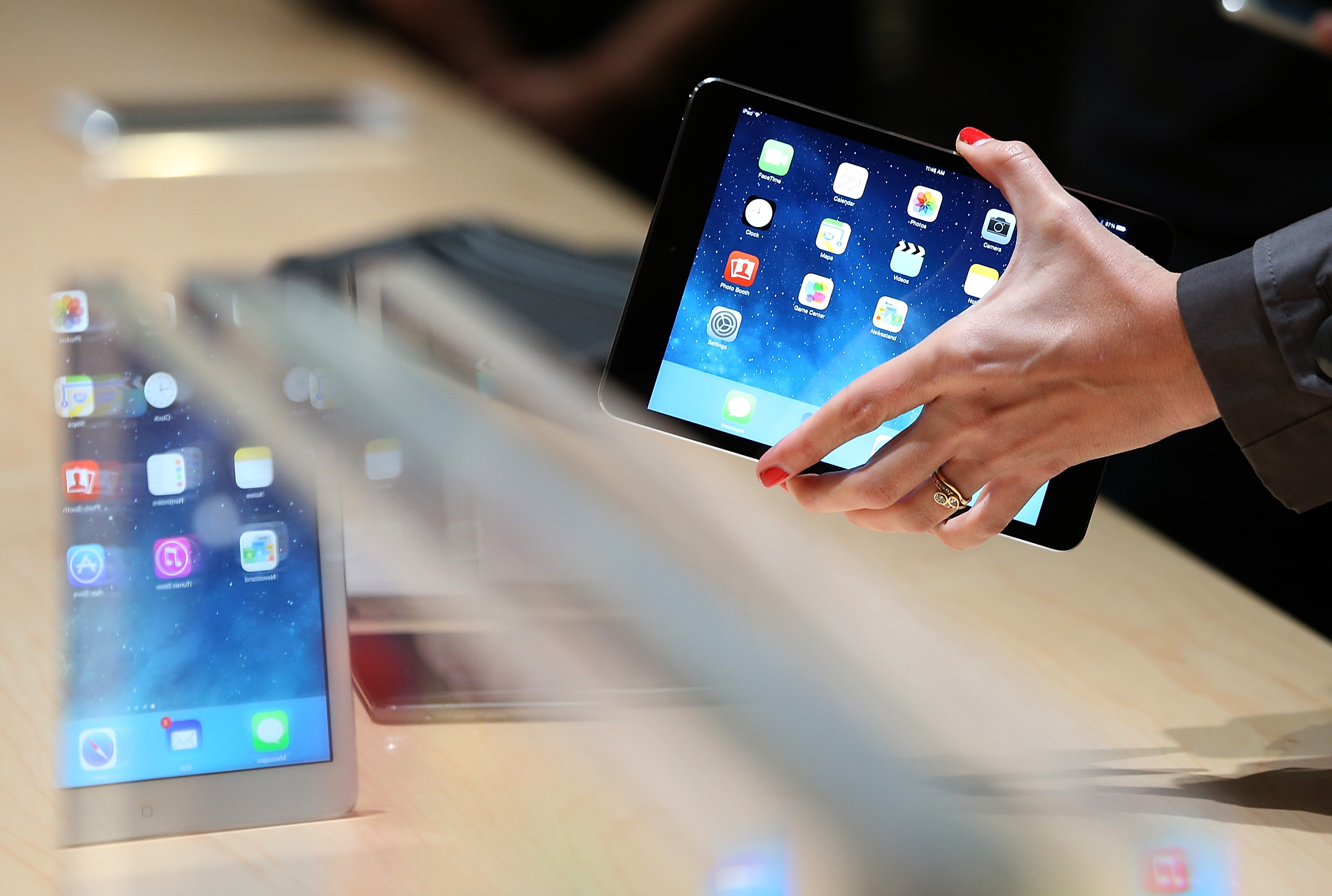 Apple Unveils New Versions Of Popular iPad