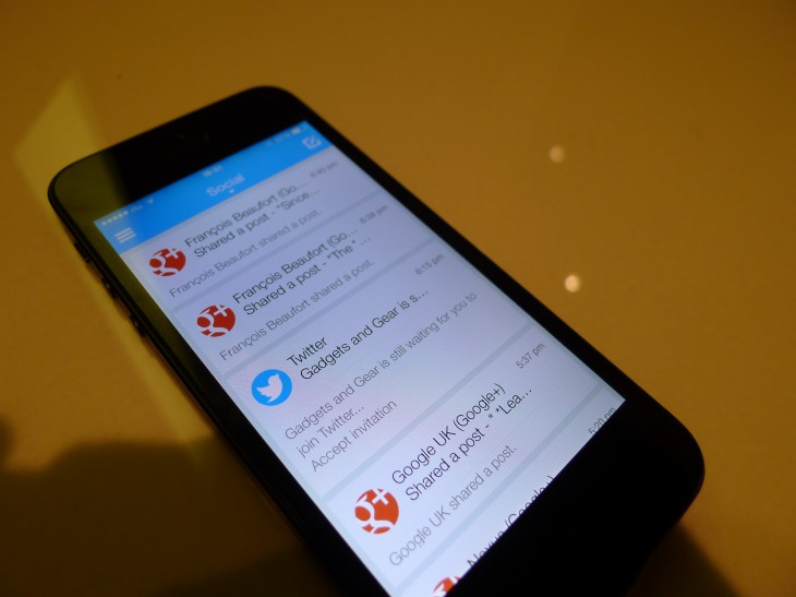 Visualize your email inbox as a social network feed with Molto for iOS and Android tablets