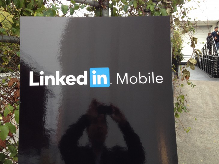 LinkedIn unveils a new-look iPad app and brings Rapportive to mobile with new Intro feature