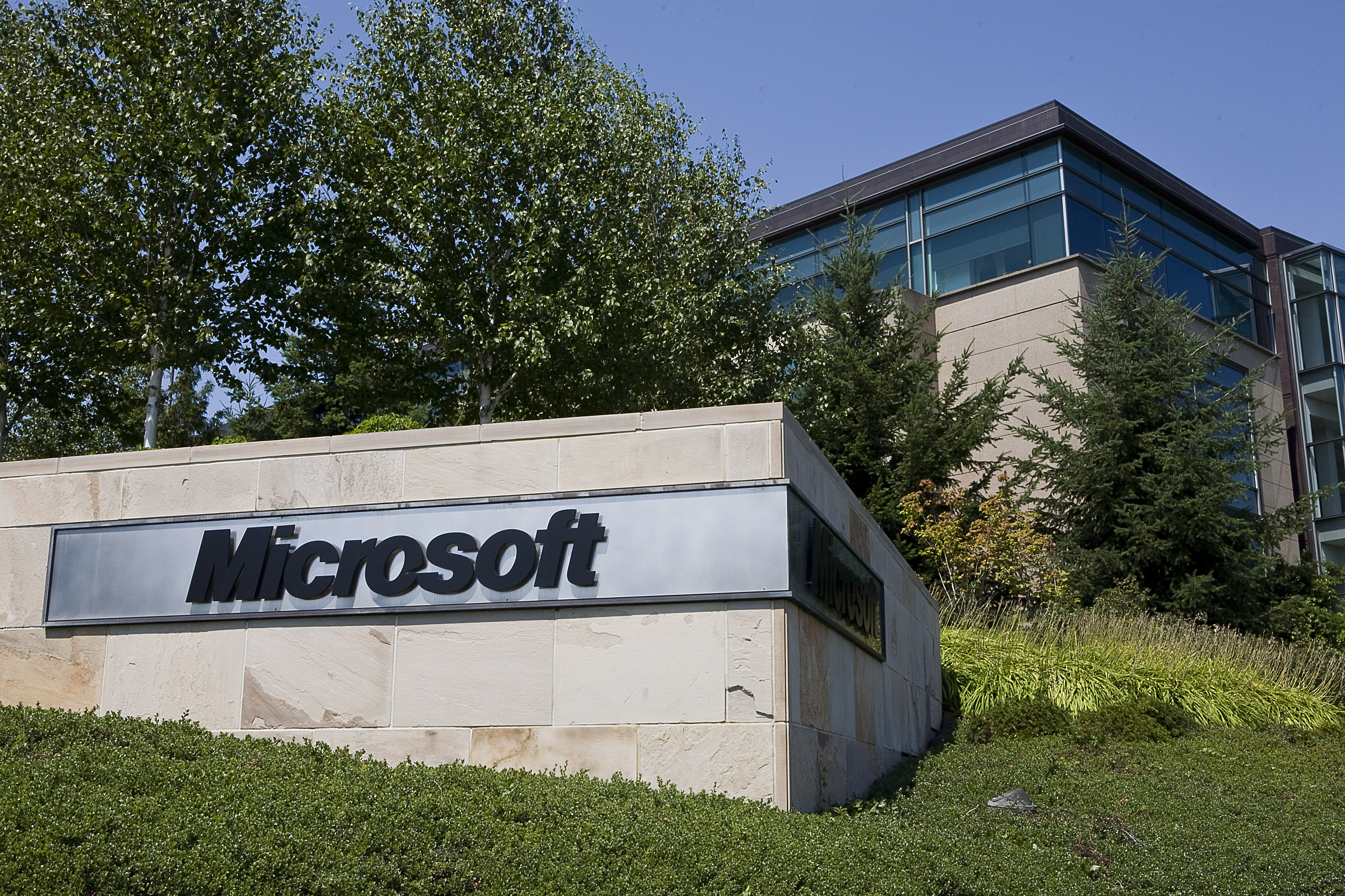 Microsoft reportedly makes shortlist for CEO spot, including Nokia’s Elop and Ford’s Mulally