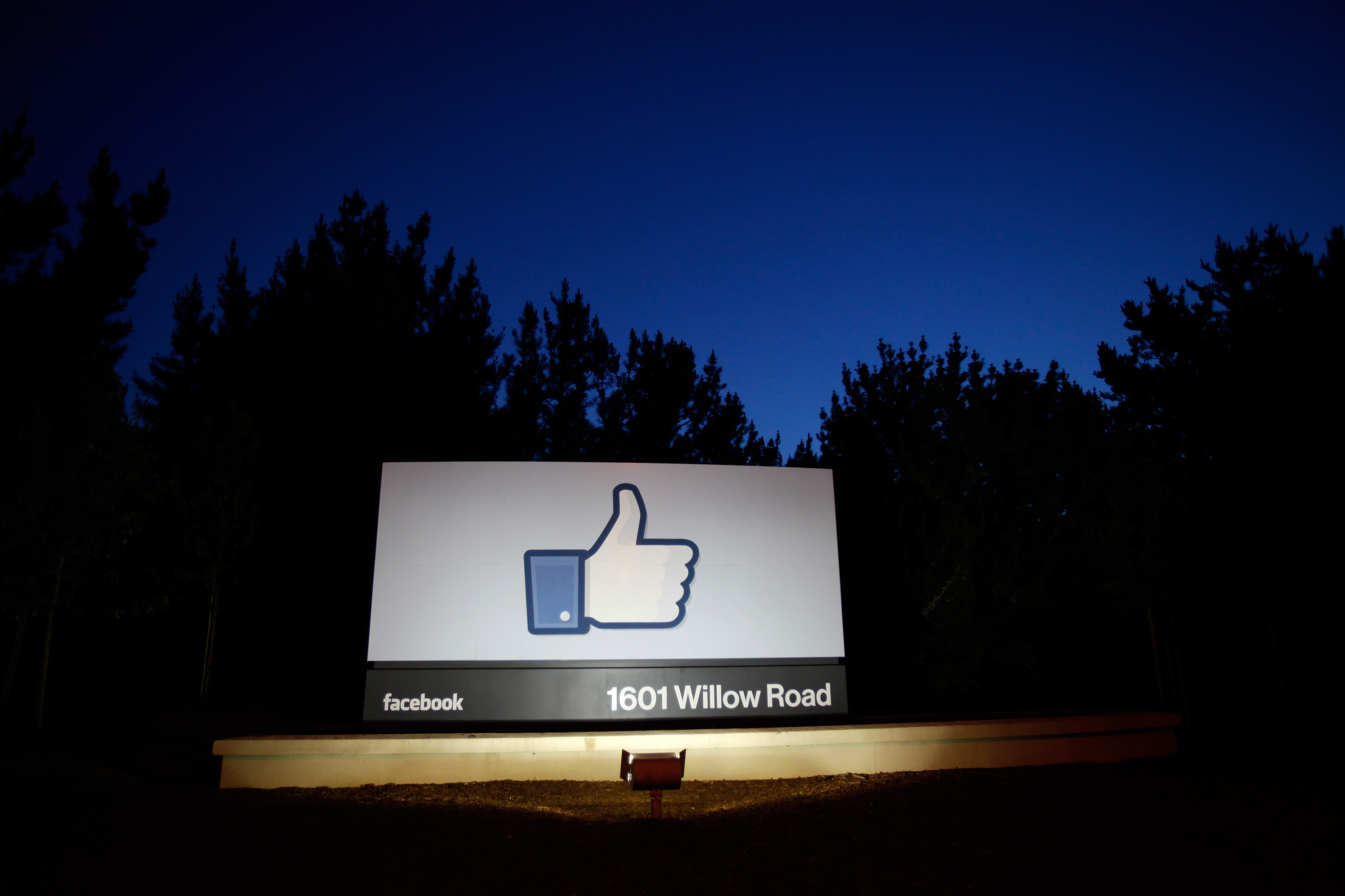 Facebook Rolls Out its Redesigned Like and Share Buttons