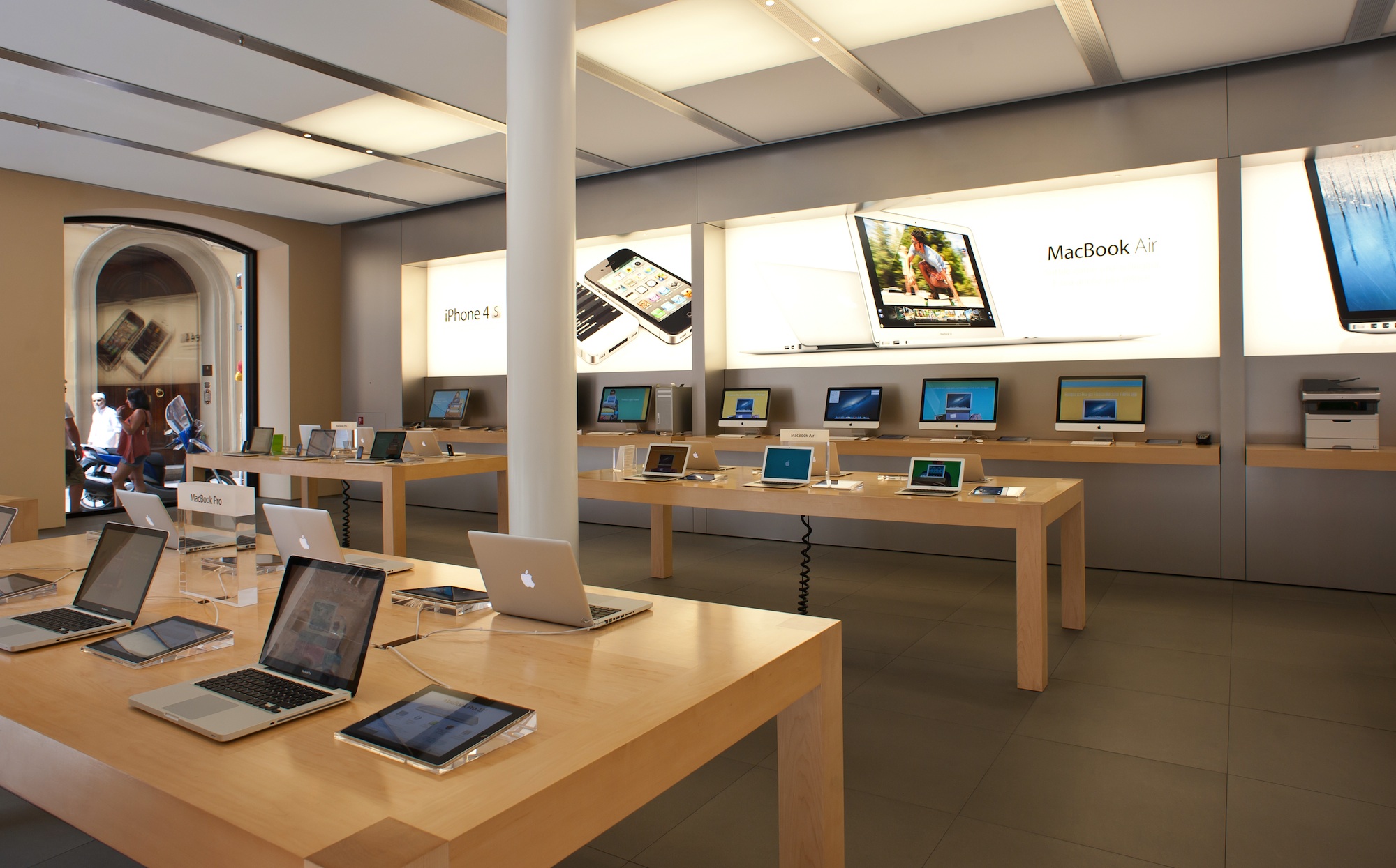 5 Experiences Commerce Websites Should Replicate From The Apple Store