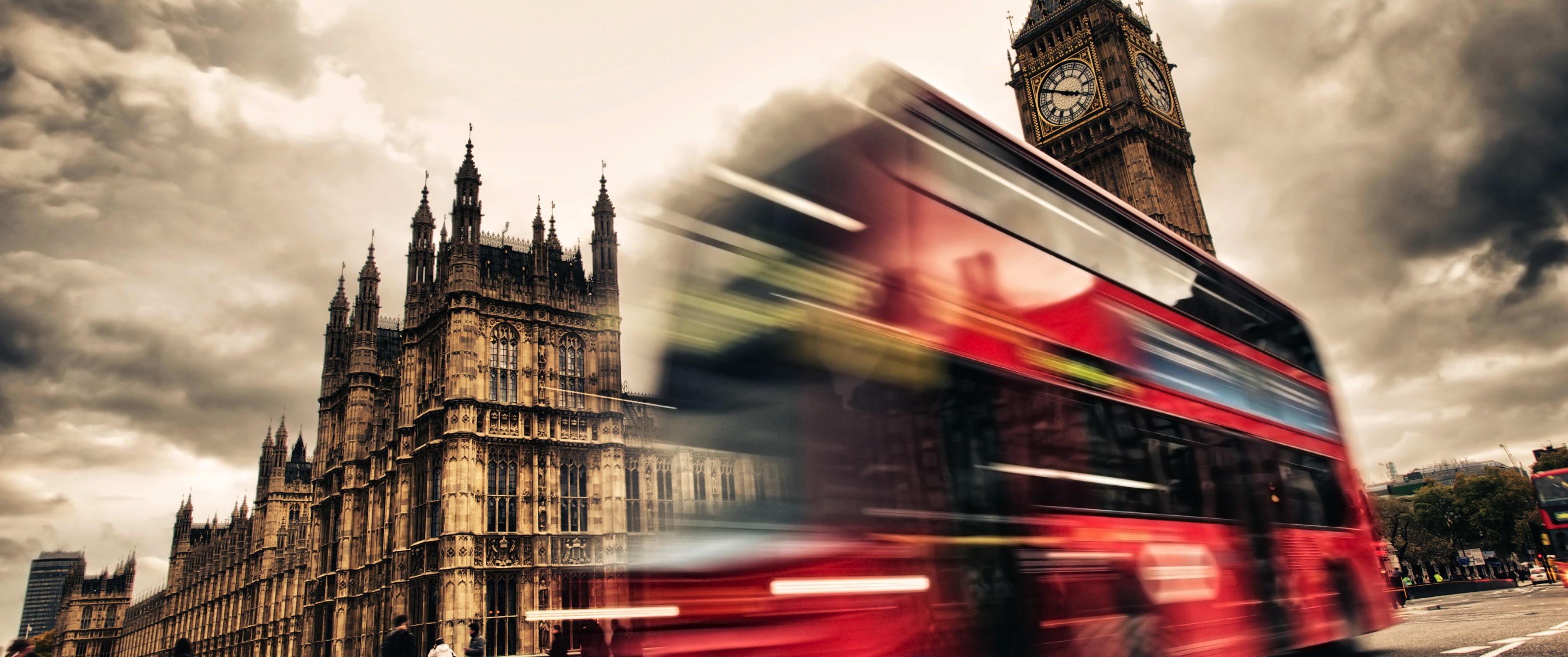 David Cameron offers UK Exceptional Talent visa route to tech leaders, as Tech City gets 300Mbps 4G