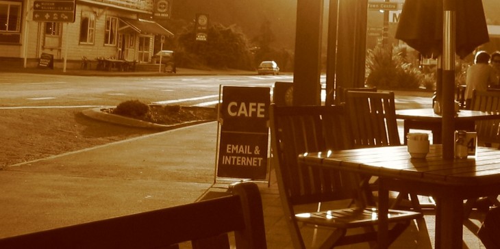 Can coffee shops increase sales by banning laptops?
