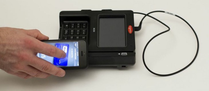 Loop lets you pay with your smartphone on existing credit card readers