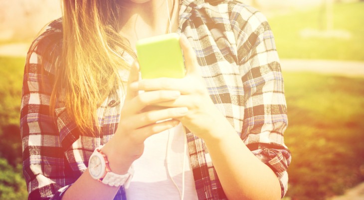 teen texting smartphone