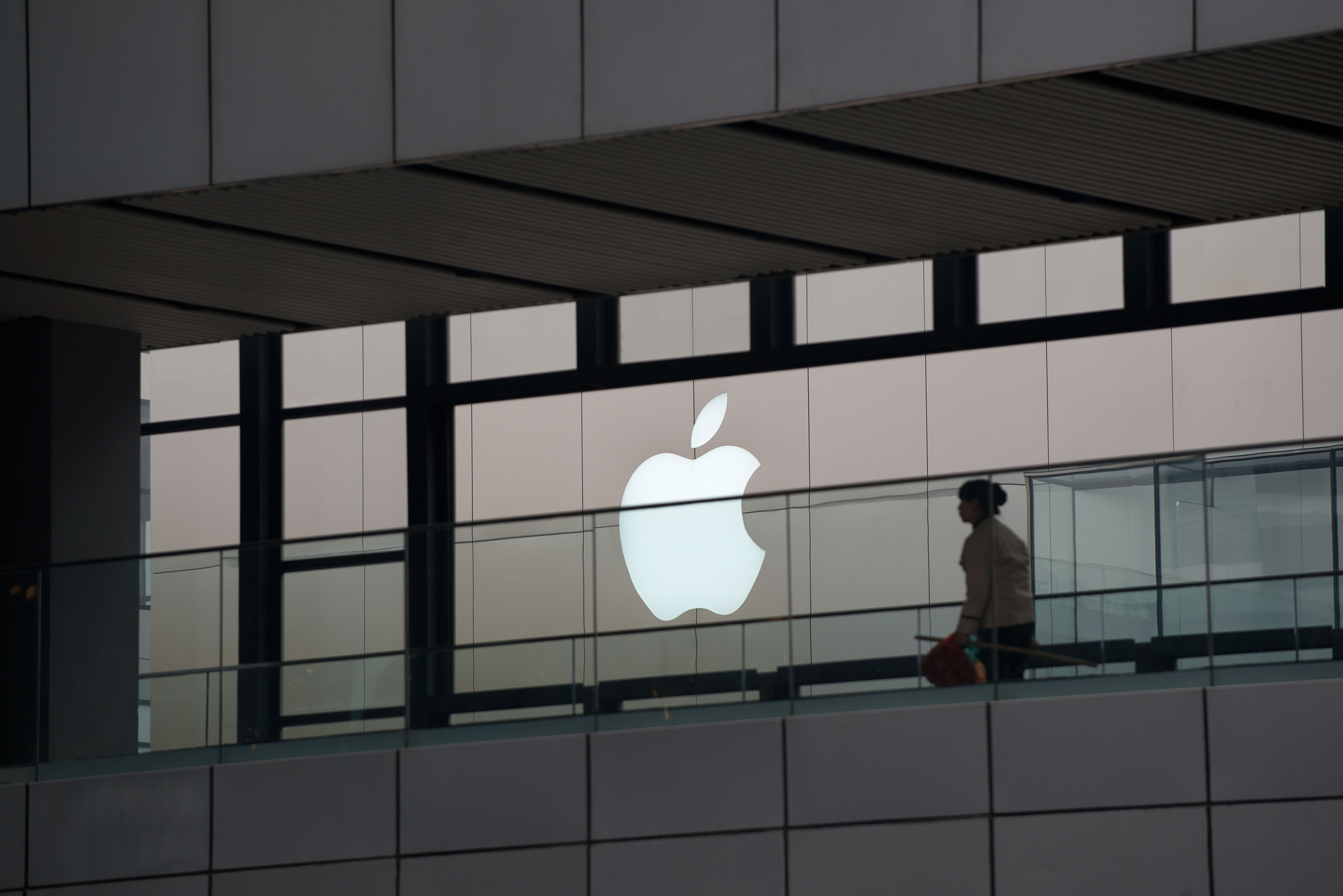 Tim Cook must be so frustrated right now…