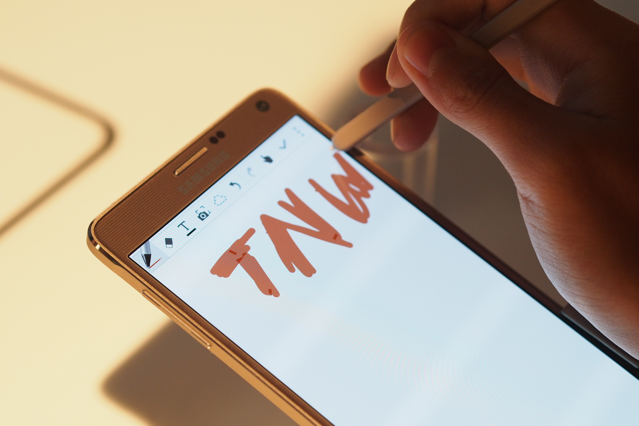 Samsung says Galaxy Note 4 will debut in Korea on Sept 26, be on sale in 140 markets by the end October Featured Image