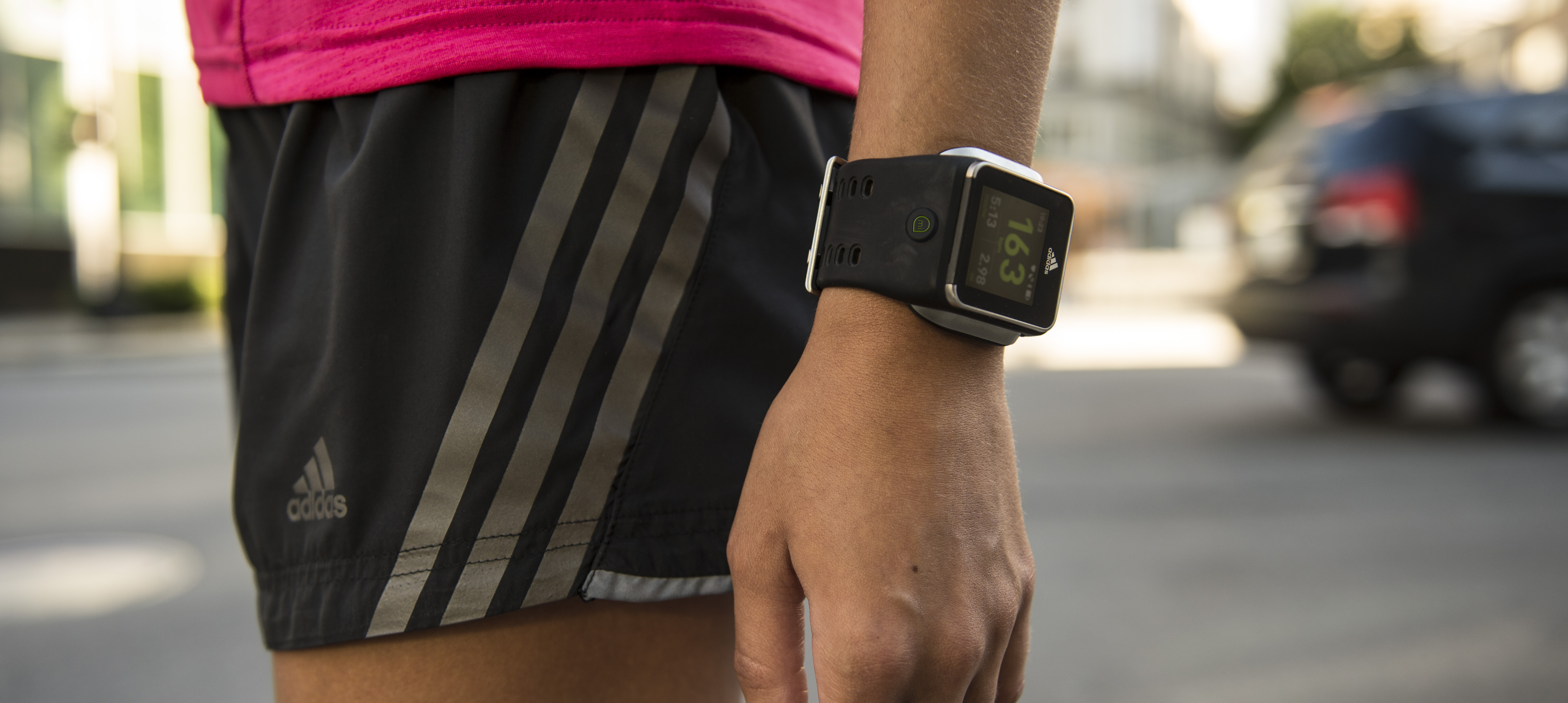 Смарт часы adidas Smart Run MICOACH. Бег часы. Гаджеты в руках. Adidas с часами. Кроссовки адидас с часами