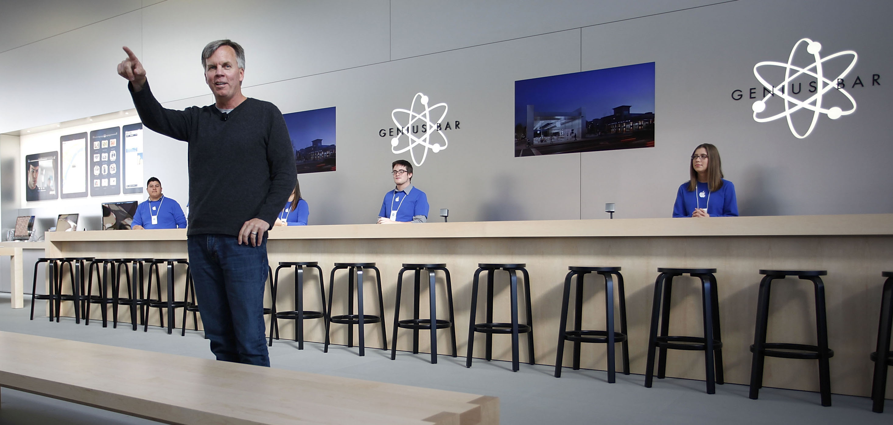 Former Apple retail chief Ron Johnson reportedly launching gadget delivery startup