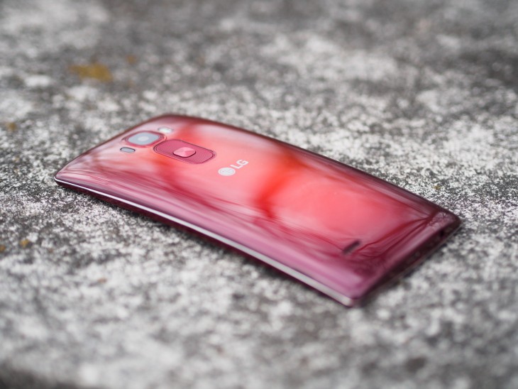 Review: LG’s G Flex 2 makes me wish all big phones were curved