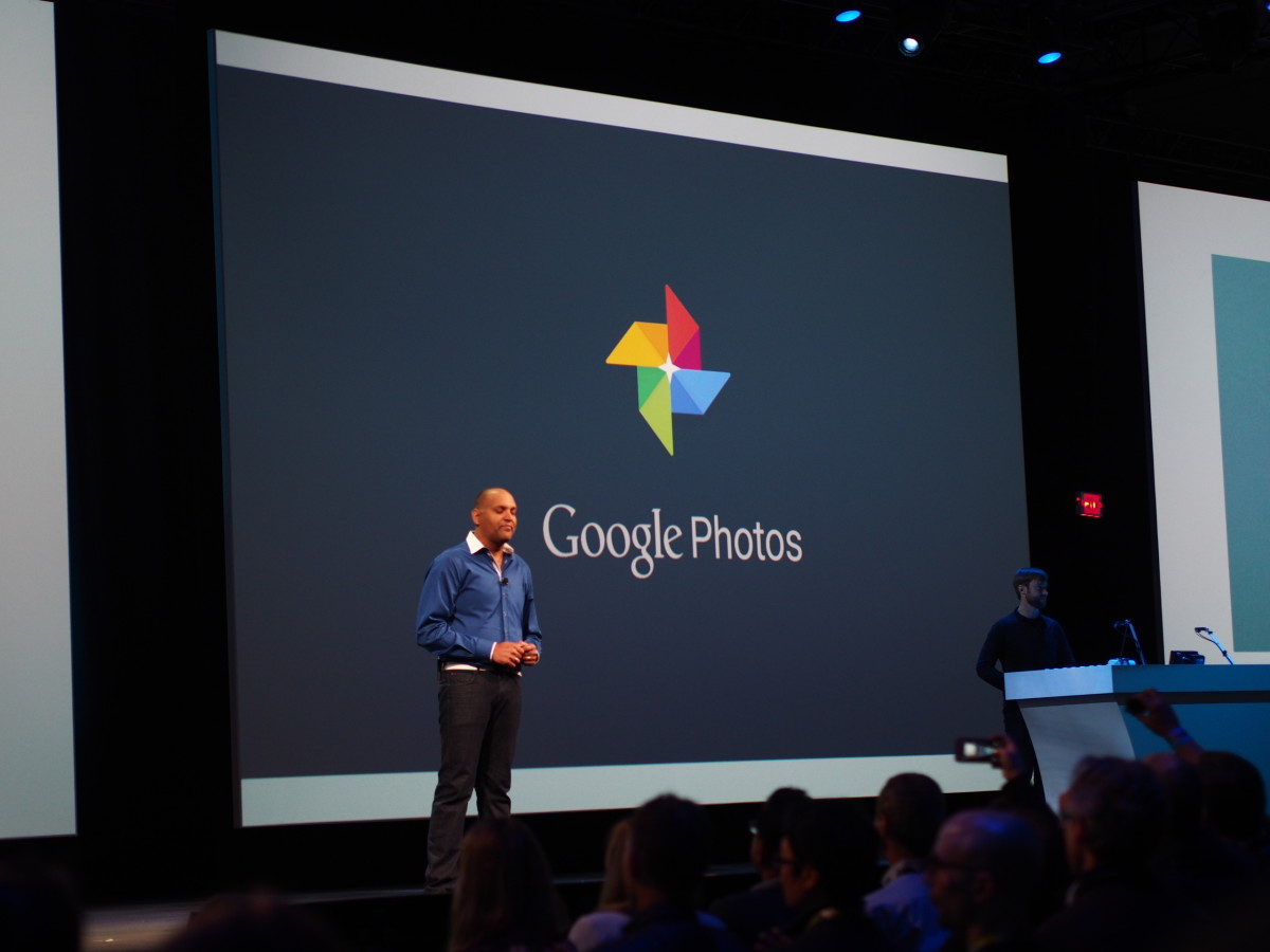 Google Photos behind the app — scanning makes it special