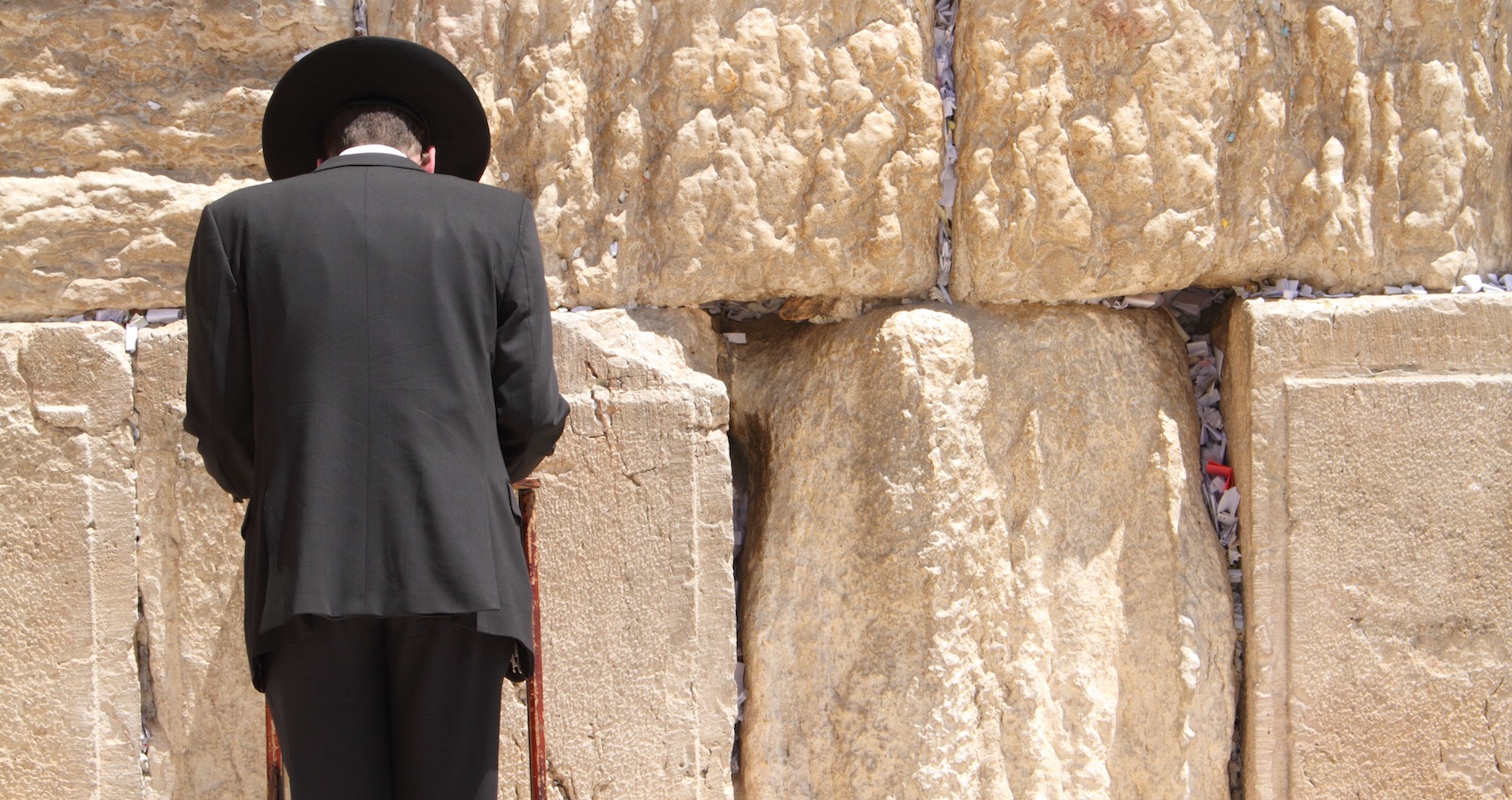 Religions are turning to apps to fight the ills of the internet Featured Image