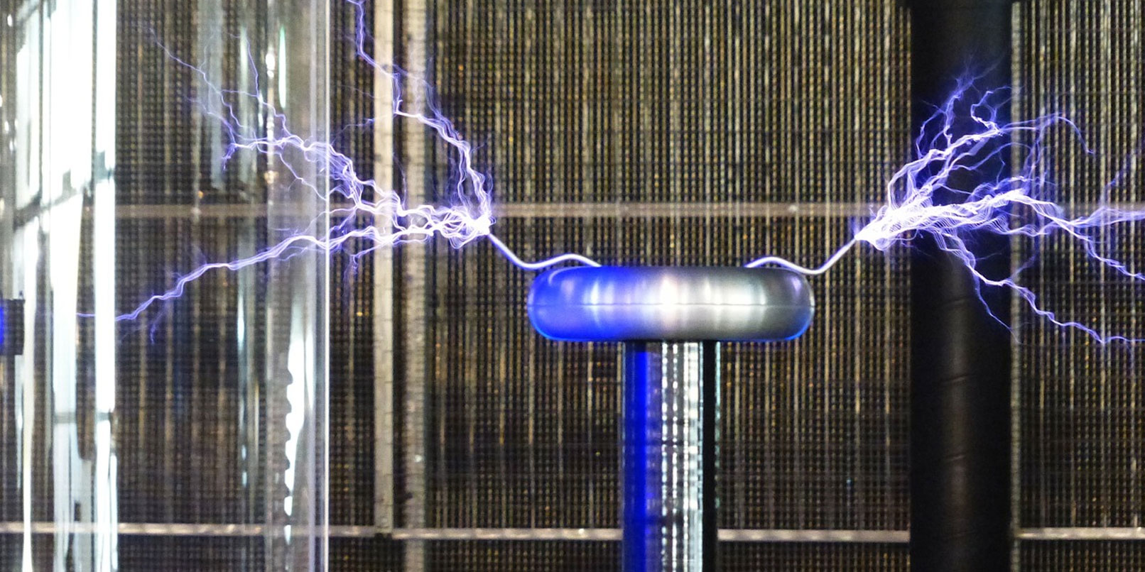 Watch this DJ make a Tesla coil dance to the beat Featured Image